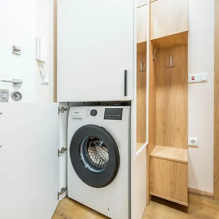 Мир 27 アパート ヴァルナ